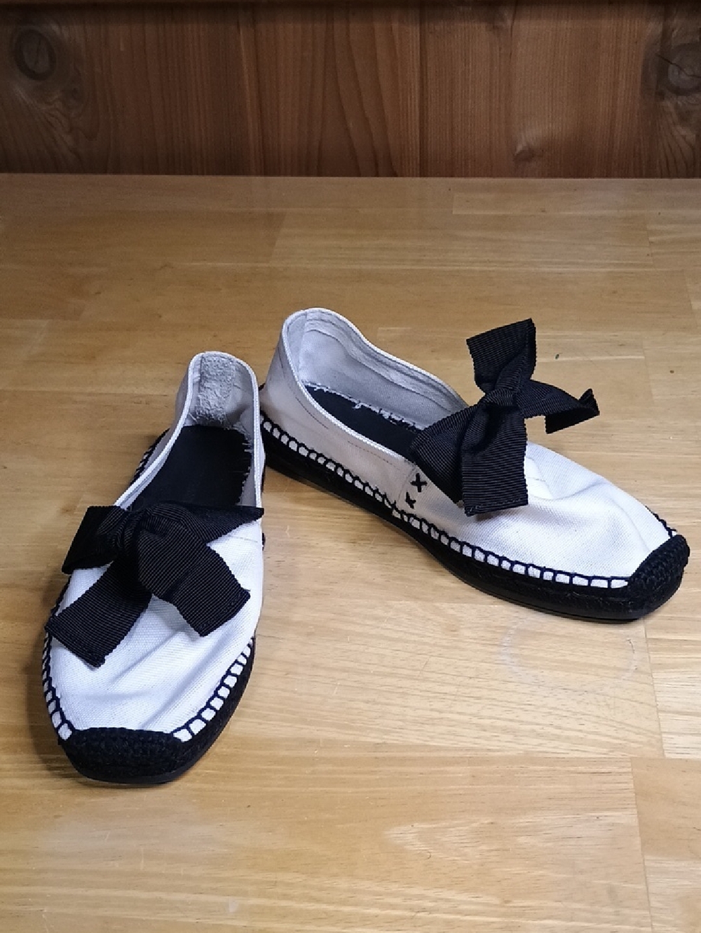 Tory Burch White Canvas Espadrilles with Black Bow Detail
